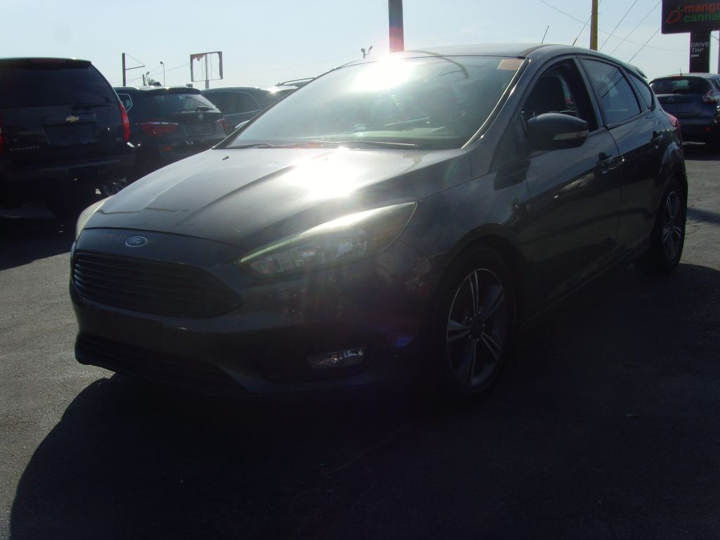 Photo 2 of this FORD FOCUS
