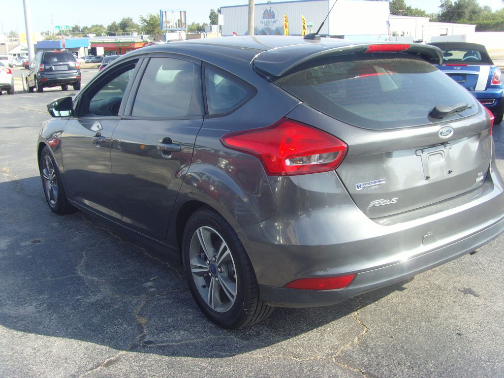 Photo 8 of this FORD FOCUS