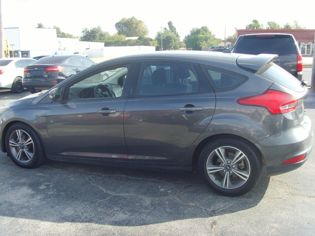 Photo 9 of this FORD FOCUS