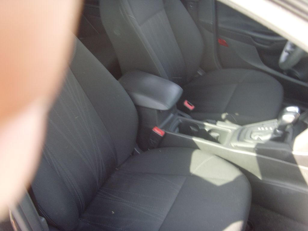Photo 15 of this FORD FOCUS