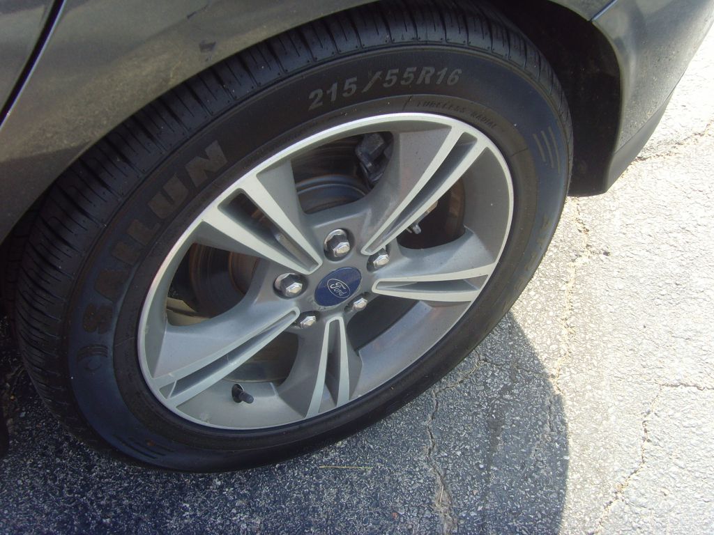 Photo 26 of this FORD FOCUS