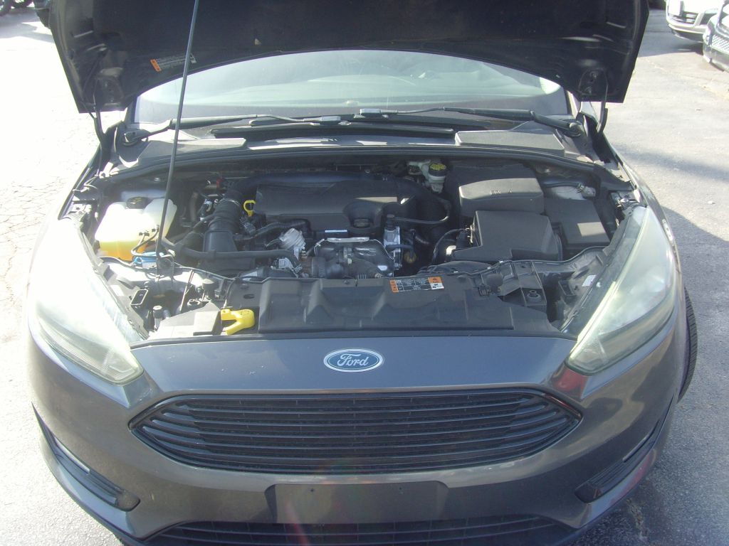 Photo 28 of this FORD FOCUS