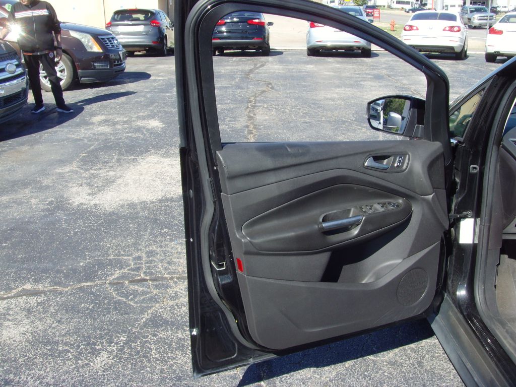 Photo 8 of this FORD C-MAX