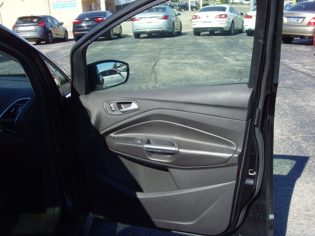 Photo 20 of this FORD C-MAX