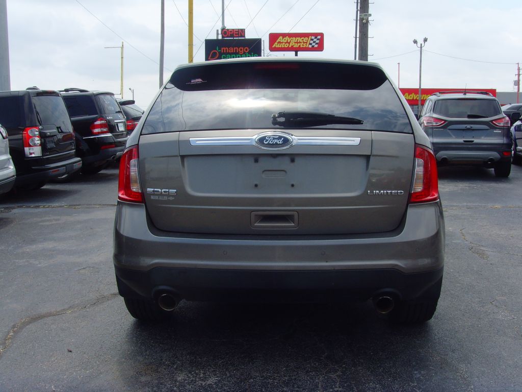 Photo 7 of this FORD EDGE