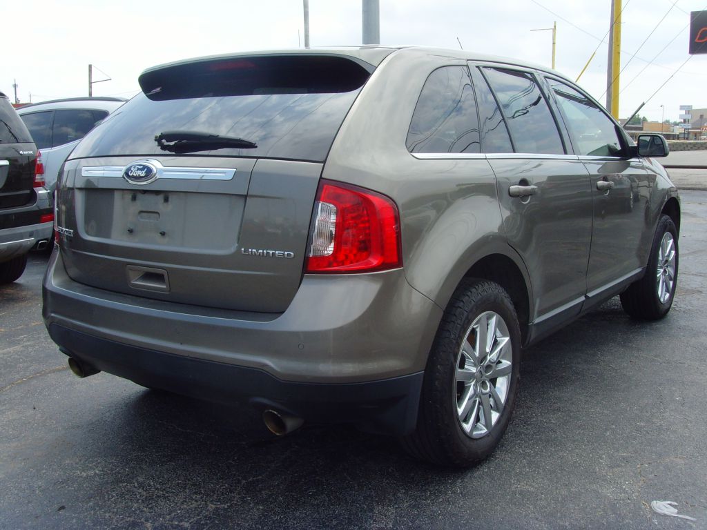 Photo 8 of this FORD EDGE