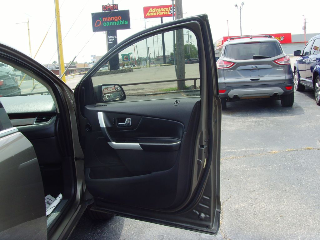 Photo 9 of this FORD EDGE