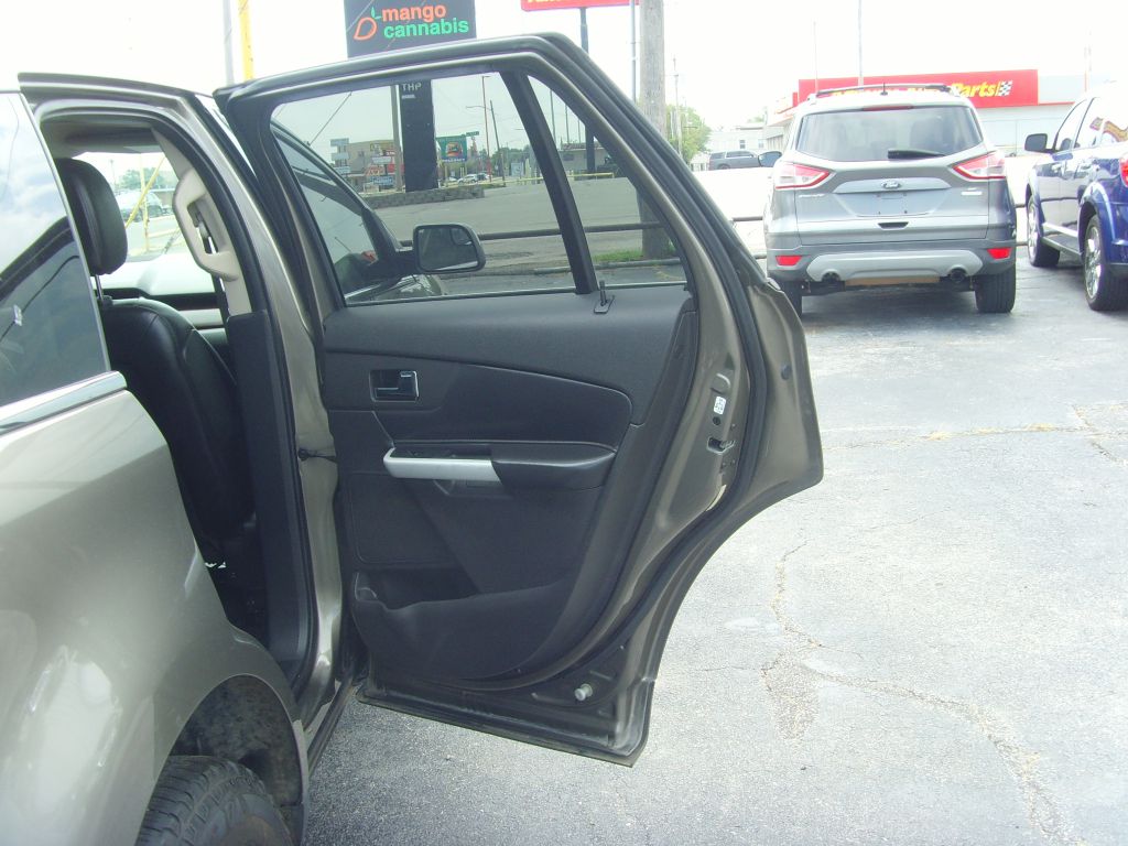 Photo 11 of this FORD EDGE