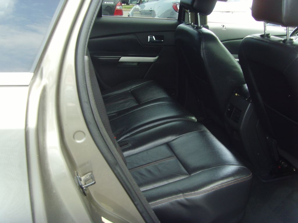 Photo 12 of this FORD EDGE