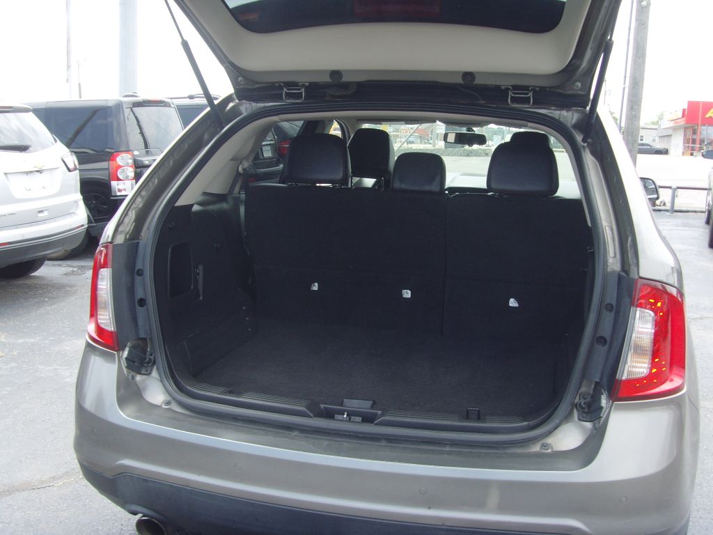 Photo 14 of this FORD EDGE