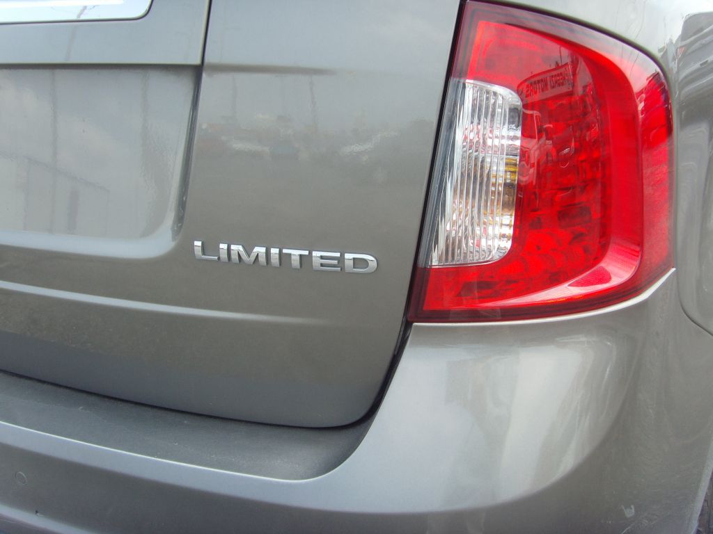 Photo 15 of this FORD EDGE