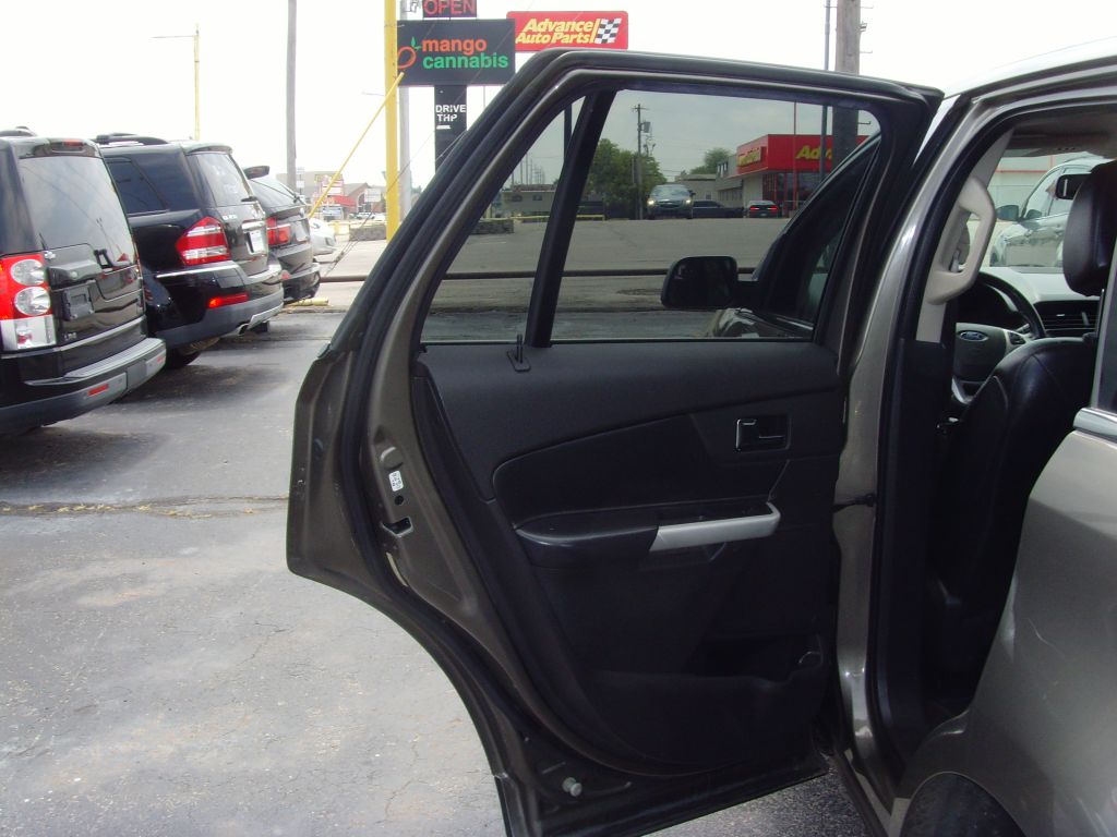 Photo 16 of this FORD EDGE