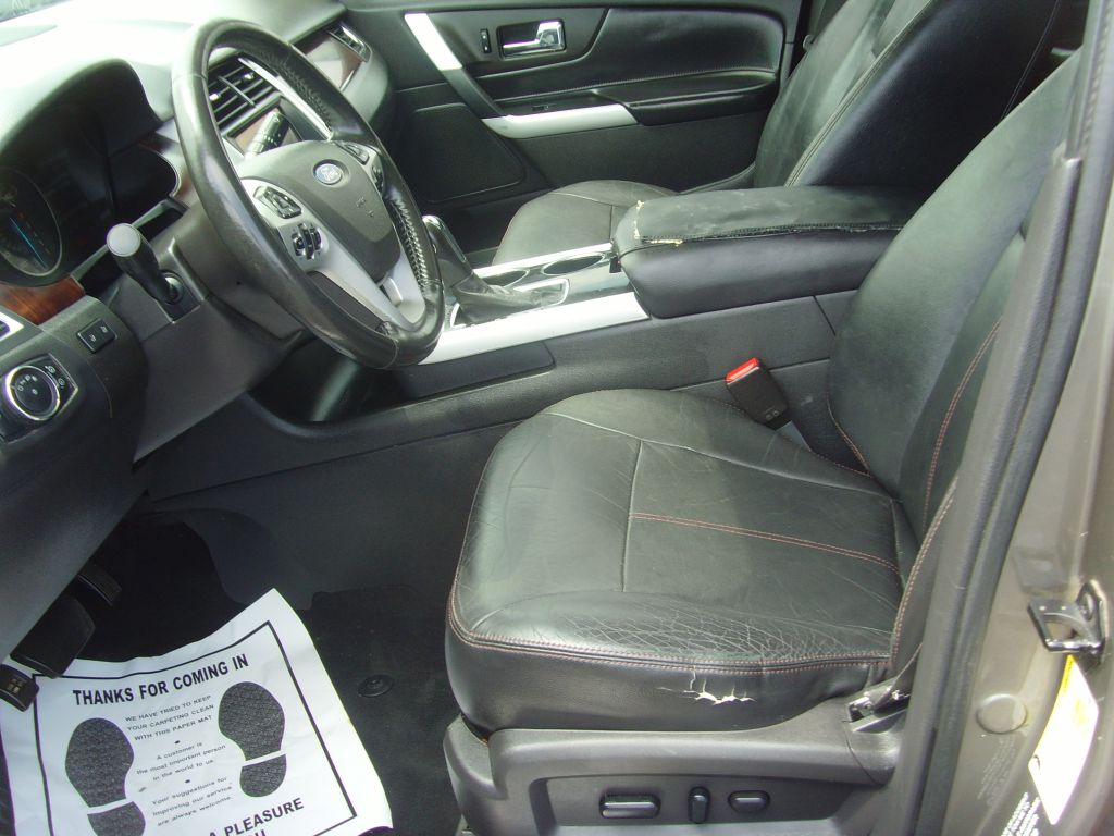 Photo 19 of this FORD EDGE