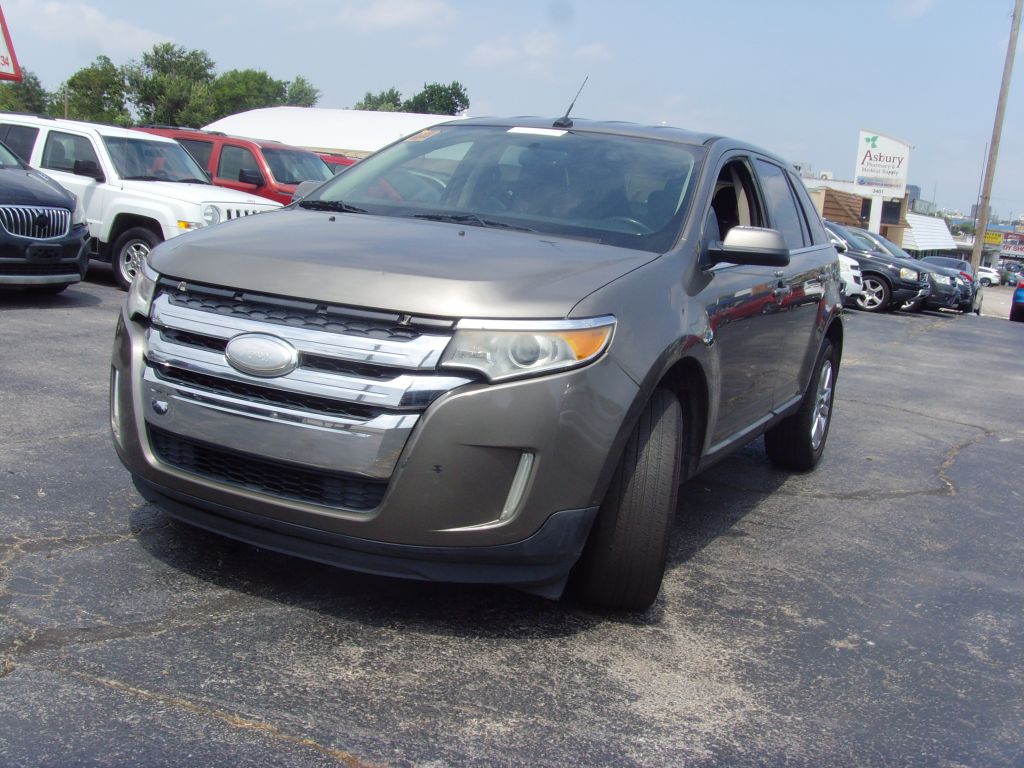 Photo 27 of this FORD EDGE