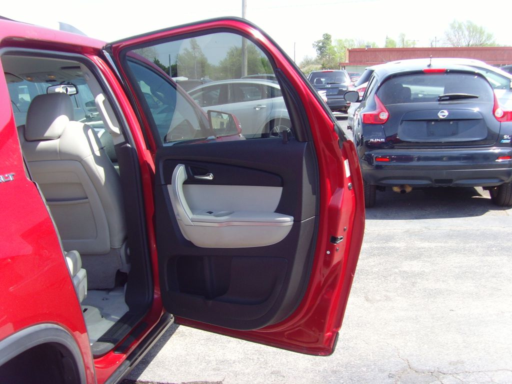 Photo 11 of this GMC ACADIA