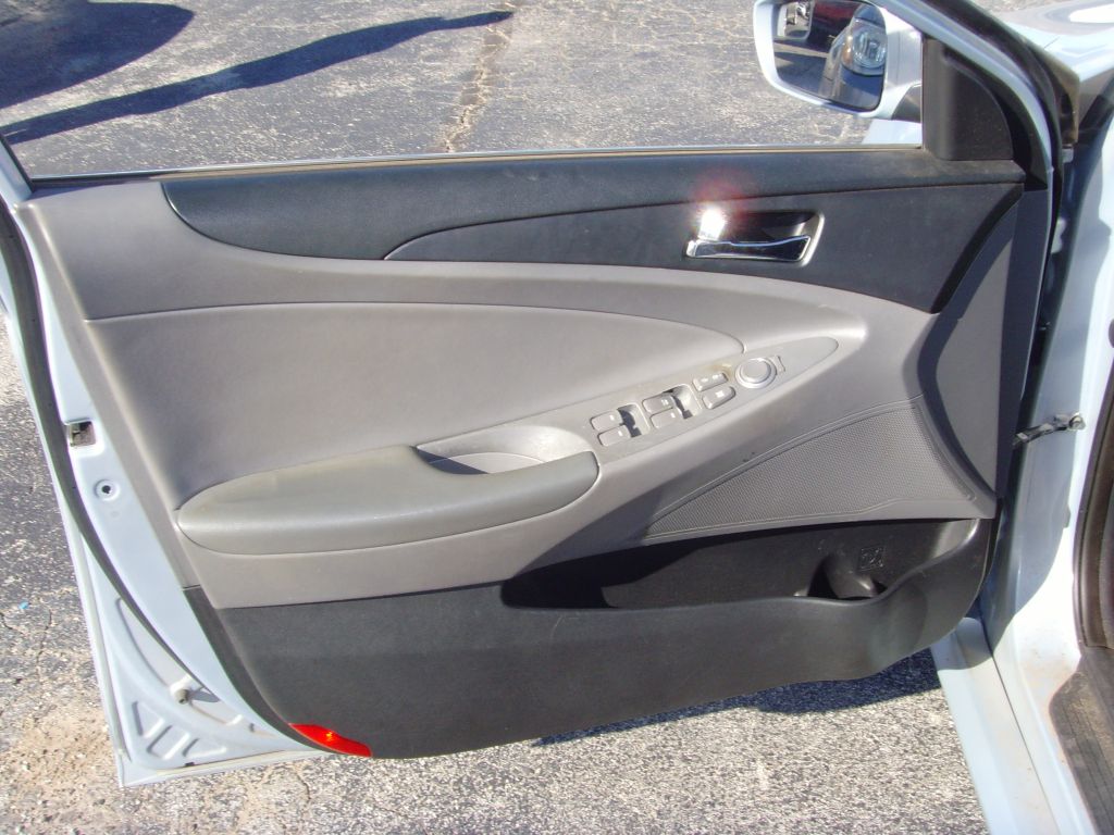 Photo 7 of this HYUNDAI SONATA