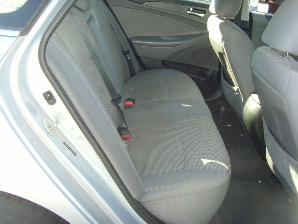 Photo 12 of this HYUNDAI SONATA