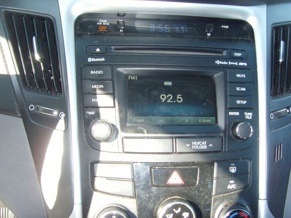 Photo 17 of this HYUNDAI SONATA