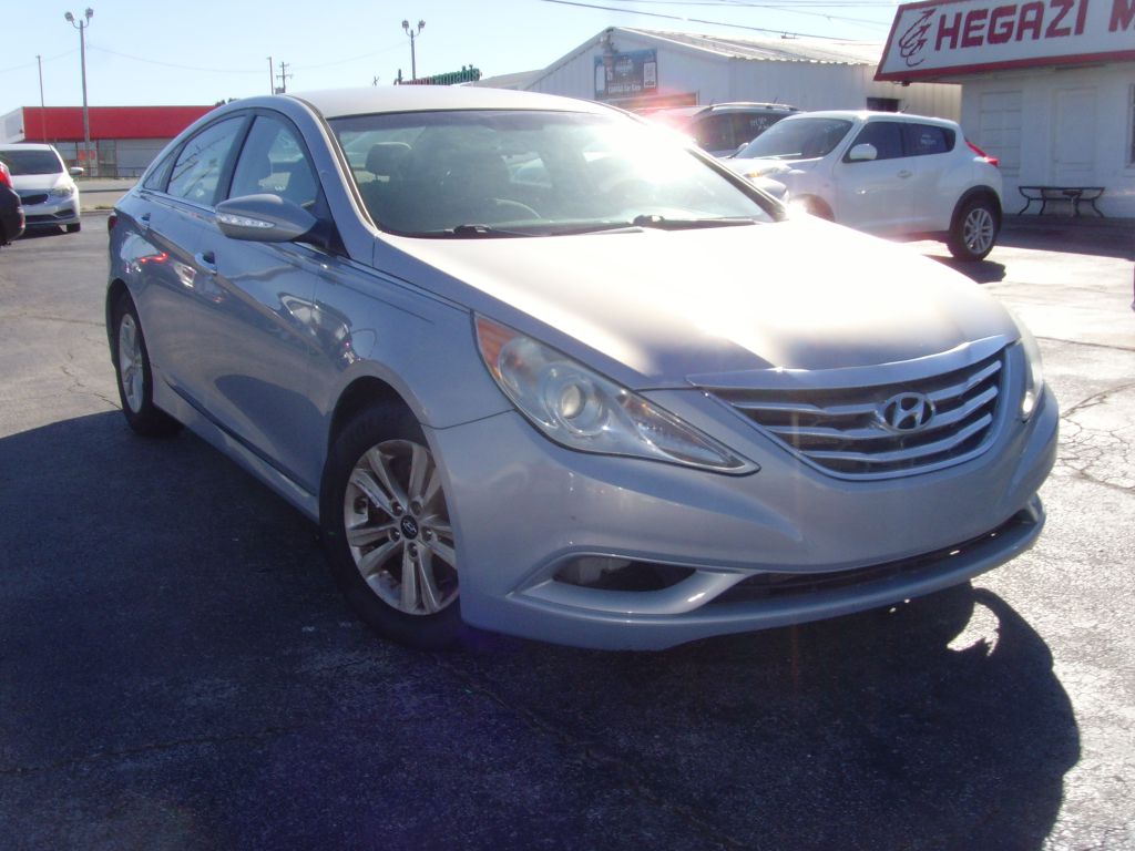 Photo 23 of this HYUNDAI SONATA
