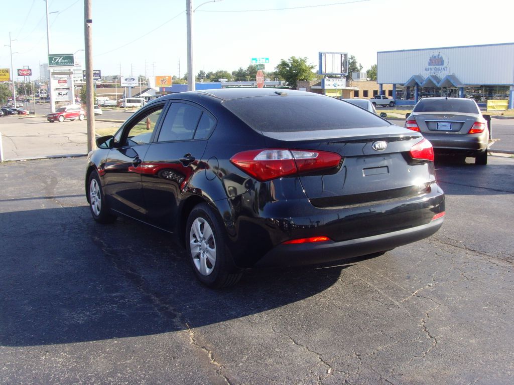 Photo 5 of this KIA FORTE