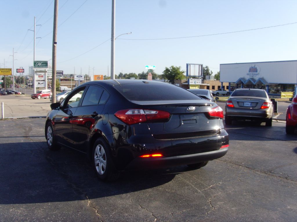 Photo 15 of this KIA FORTE