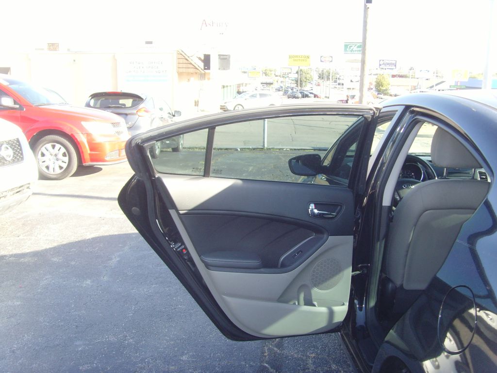 Photo 16 of this KIA FORTE