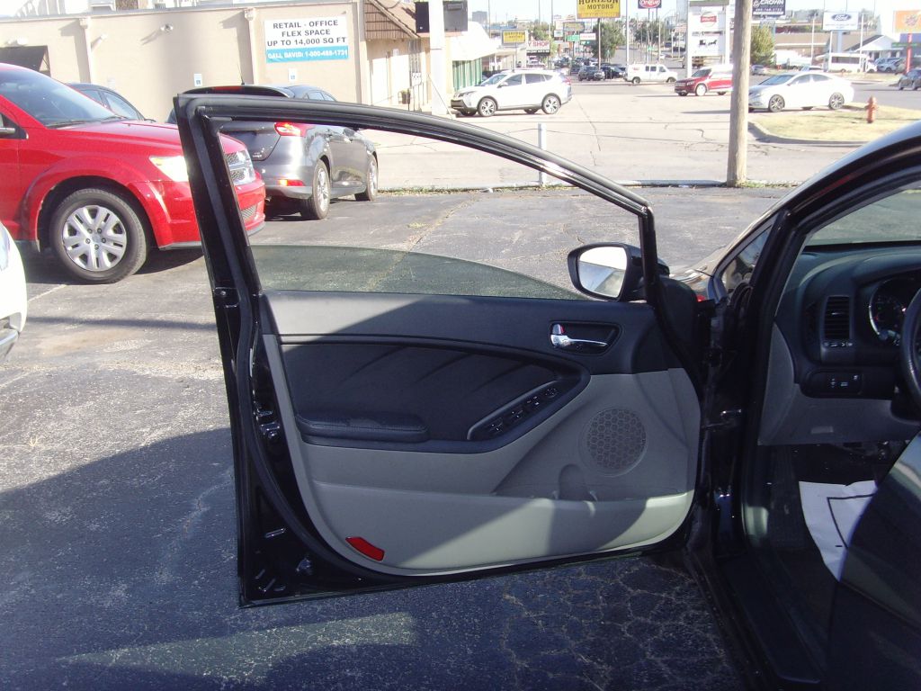 Photo 18 of this KIA FORTE