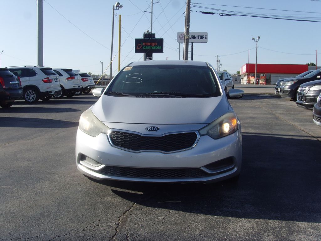 Photo 2 of this KIA FORTE