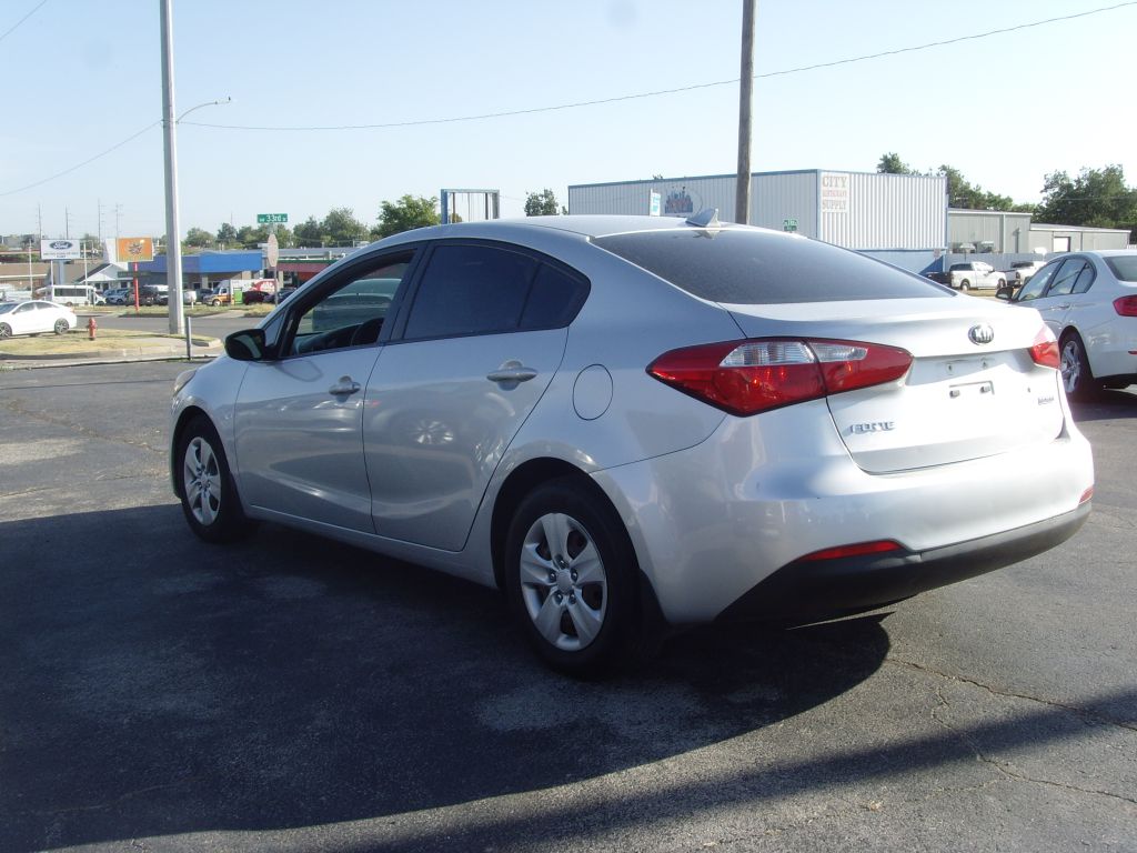 Photo 5 of this KIA FORTE