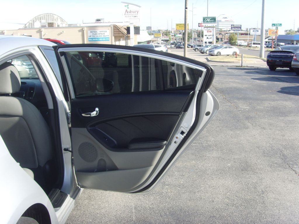 Photo 11 of this KIA FORTE