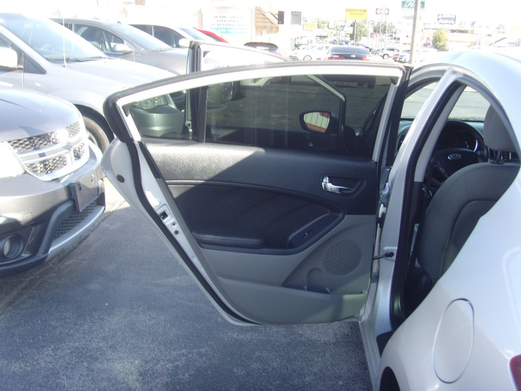 Photo 15 of this KIA FORTE