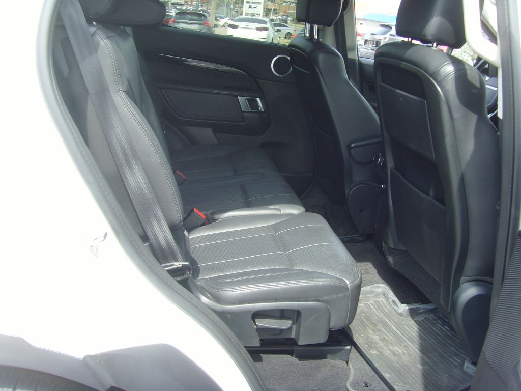 Photo 15 of this LAND ROVER DISCOVERY