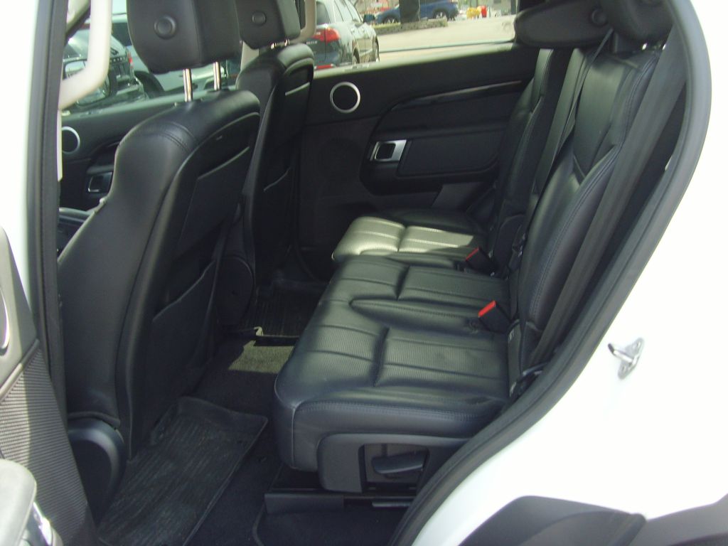 Photo 19 of this LAND ROVER DISCOVERY