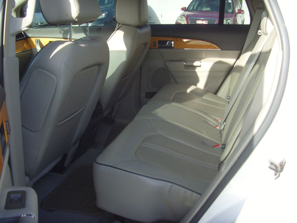 Photo 17 of this LINCOLN MKX