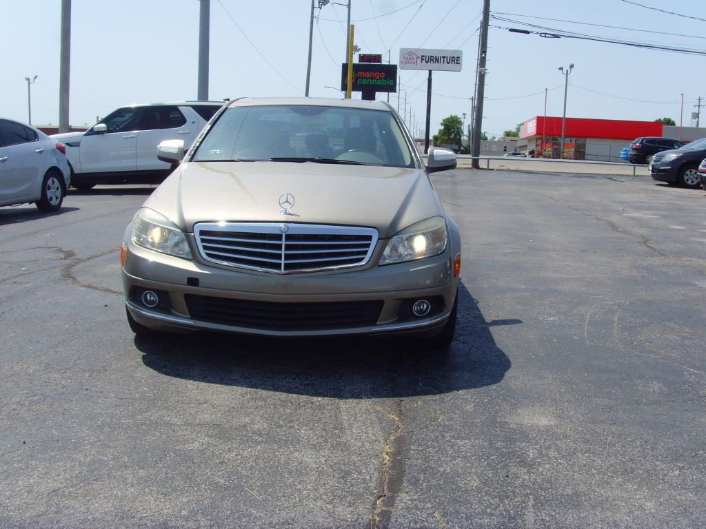 Photo 2 of this MERCEDES-BENZ C-CLASS