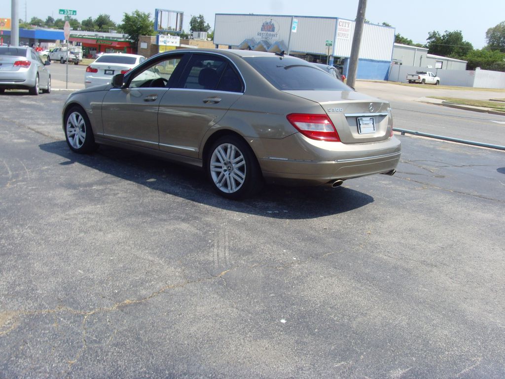 Photo 5 of this MERCEDES-BENZ C-CLASS