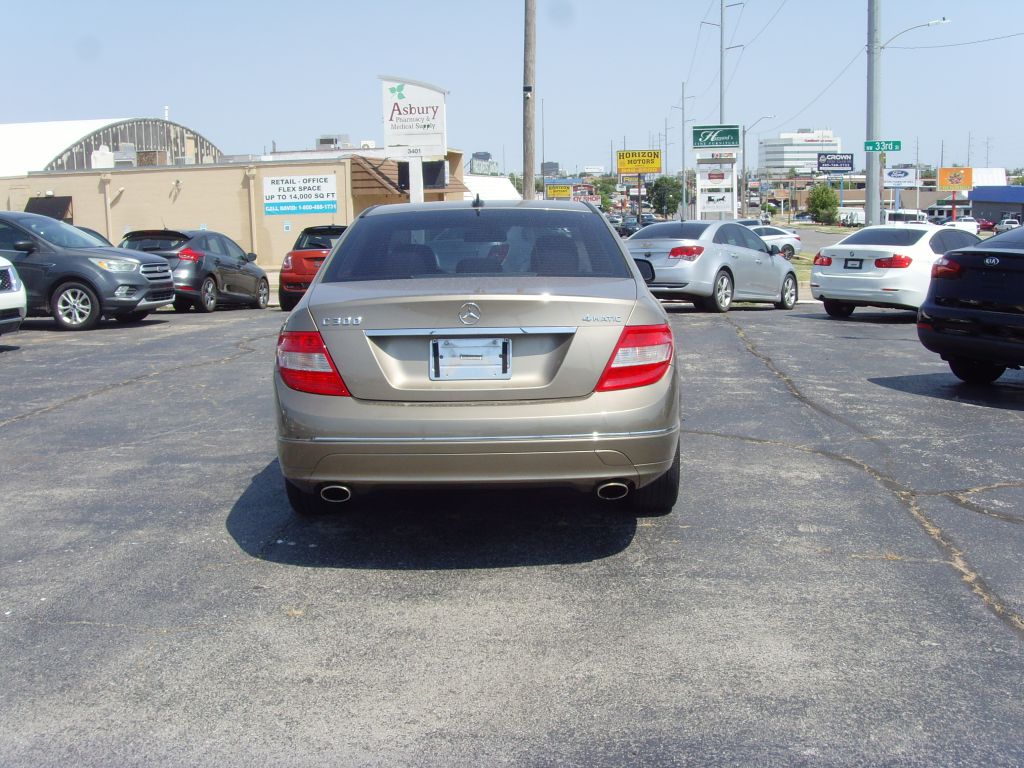 Photo 6 of this MERCEDES-BENZ C-CLASS