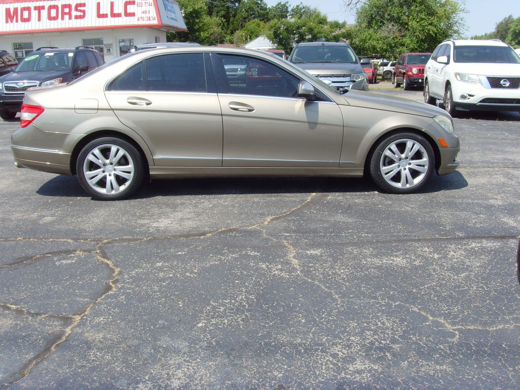Photo 8 of this MERCEDES-BENZ C-CLASS