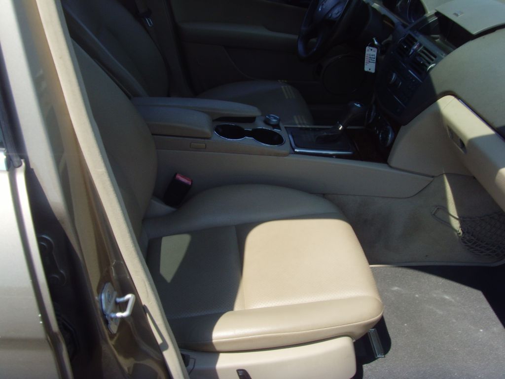 Photo 10 of this MERCEDES-BENZ C-CLASS