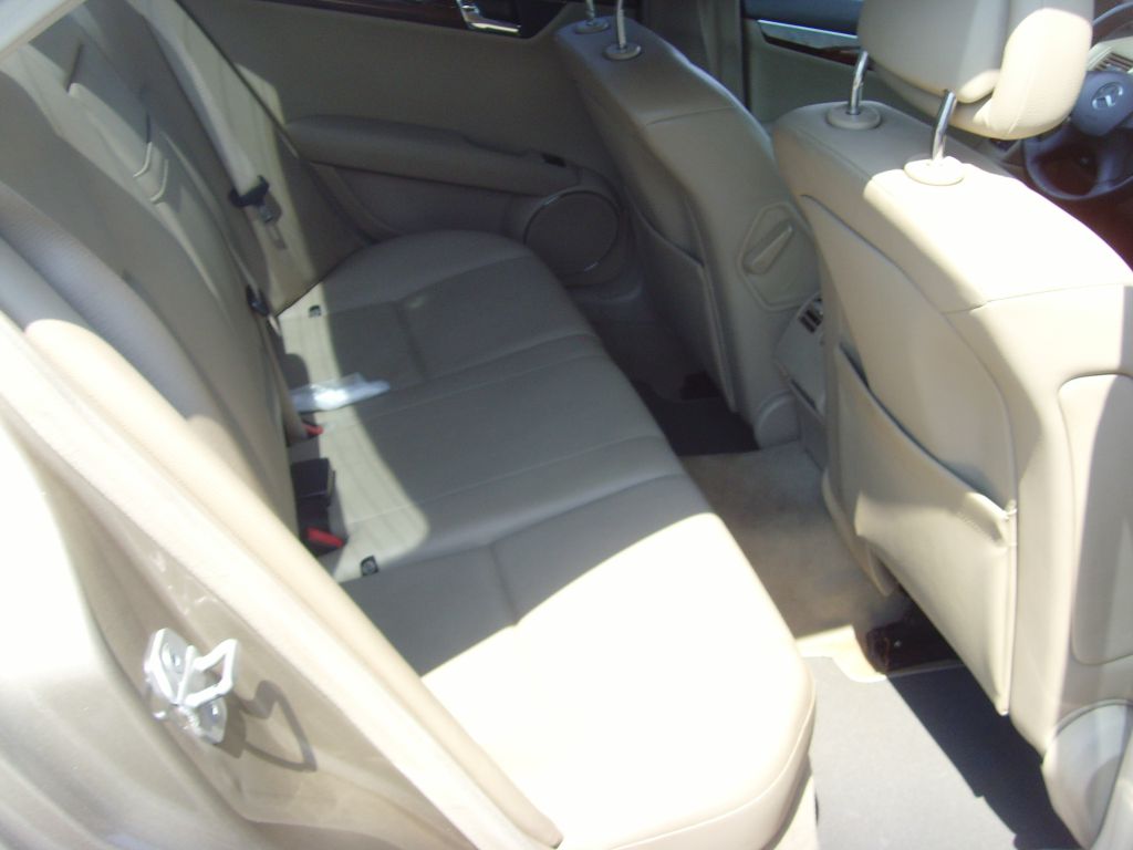 Photo 12 of this MERCEDES-BENZ C-CLASS