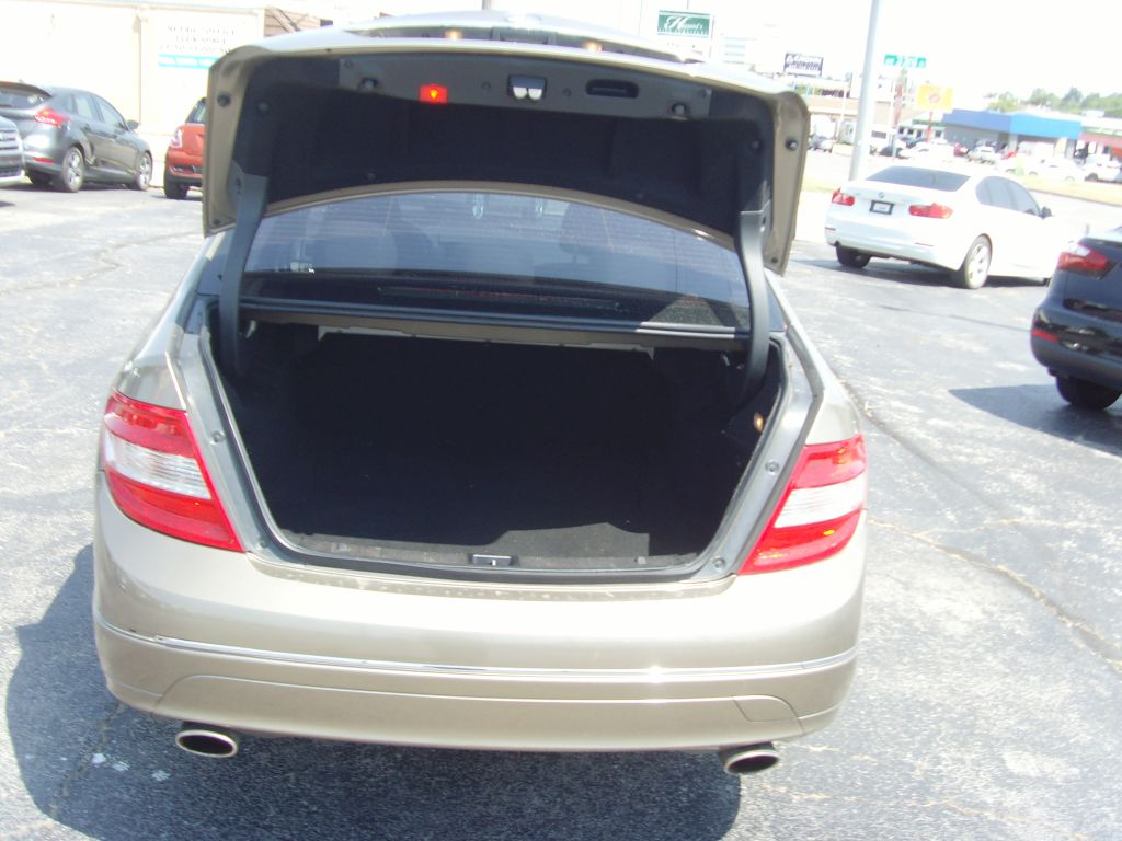 Photo 13 of this MERCEDES-BENZ C-CLASS