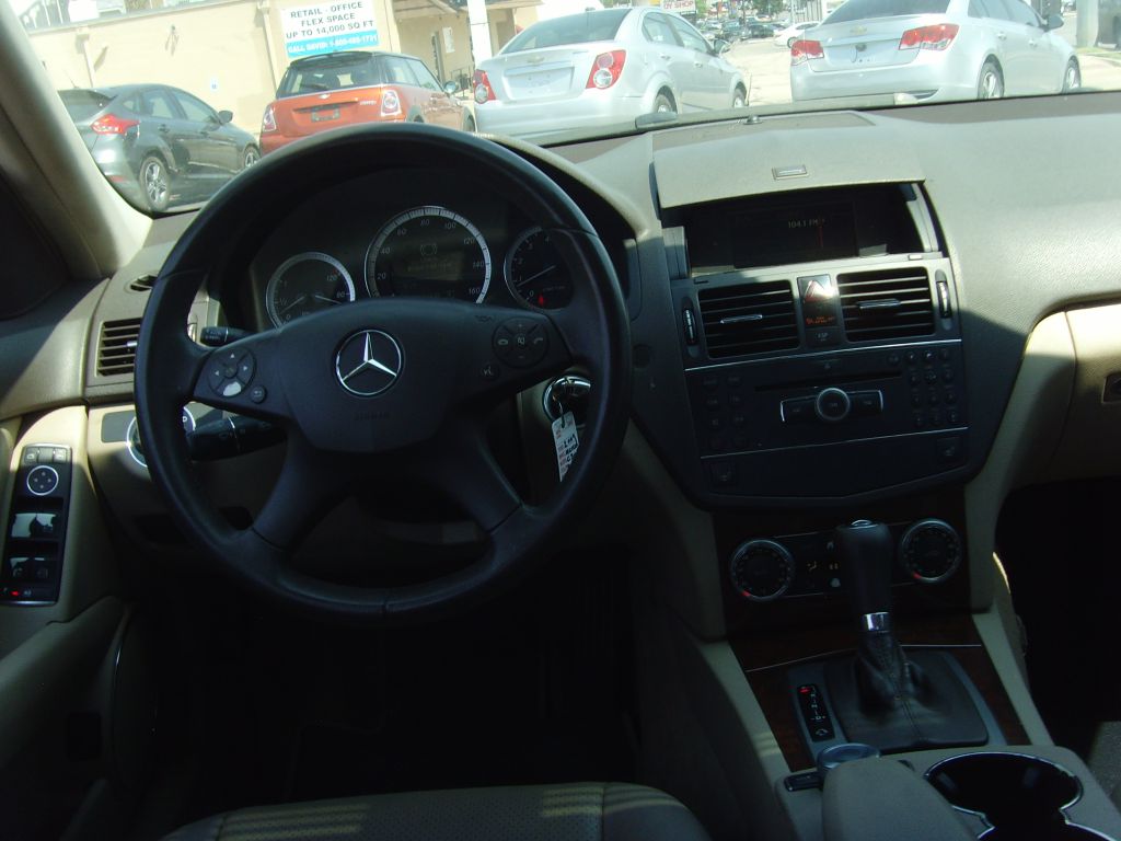 Photo 16 of this MERCEDES-BENZ C-CLASS