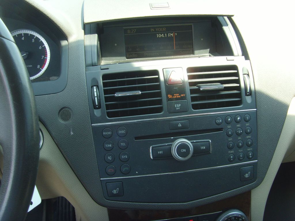 Photo 19 of this MERCEDES-BENZ C-CLASS