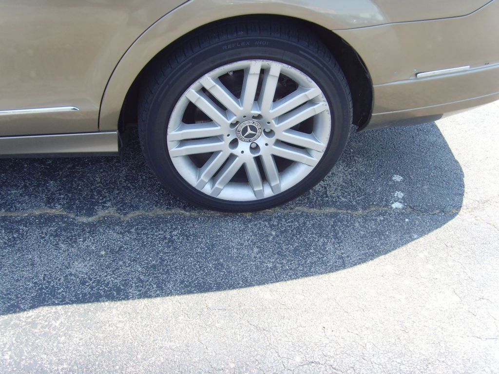 Photo 22 of this MERCEDES-BENZ C-CLASS