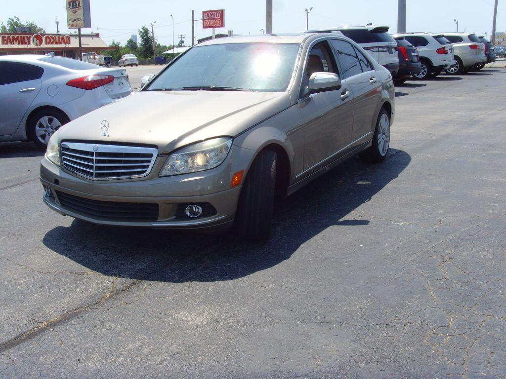 Photo 23 of this MERCEDES-BENZ C-CLASS