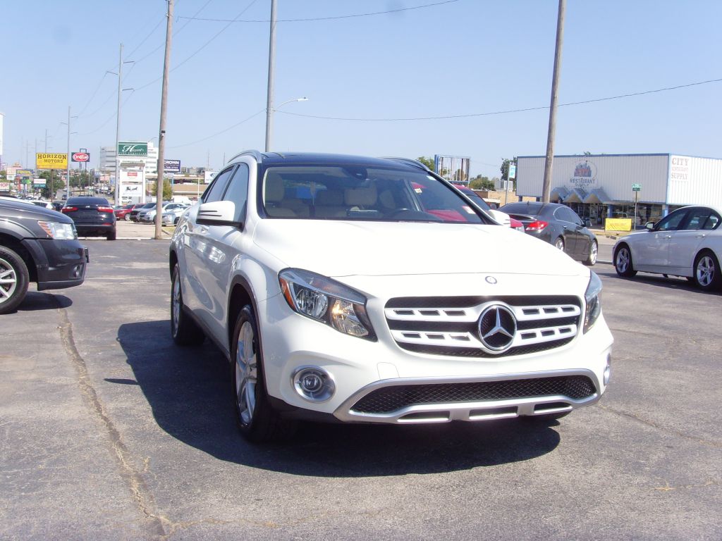 Photo 3 of this MERCEDES-BENZ GLA