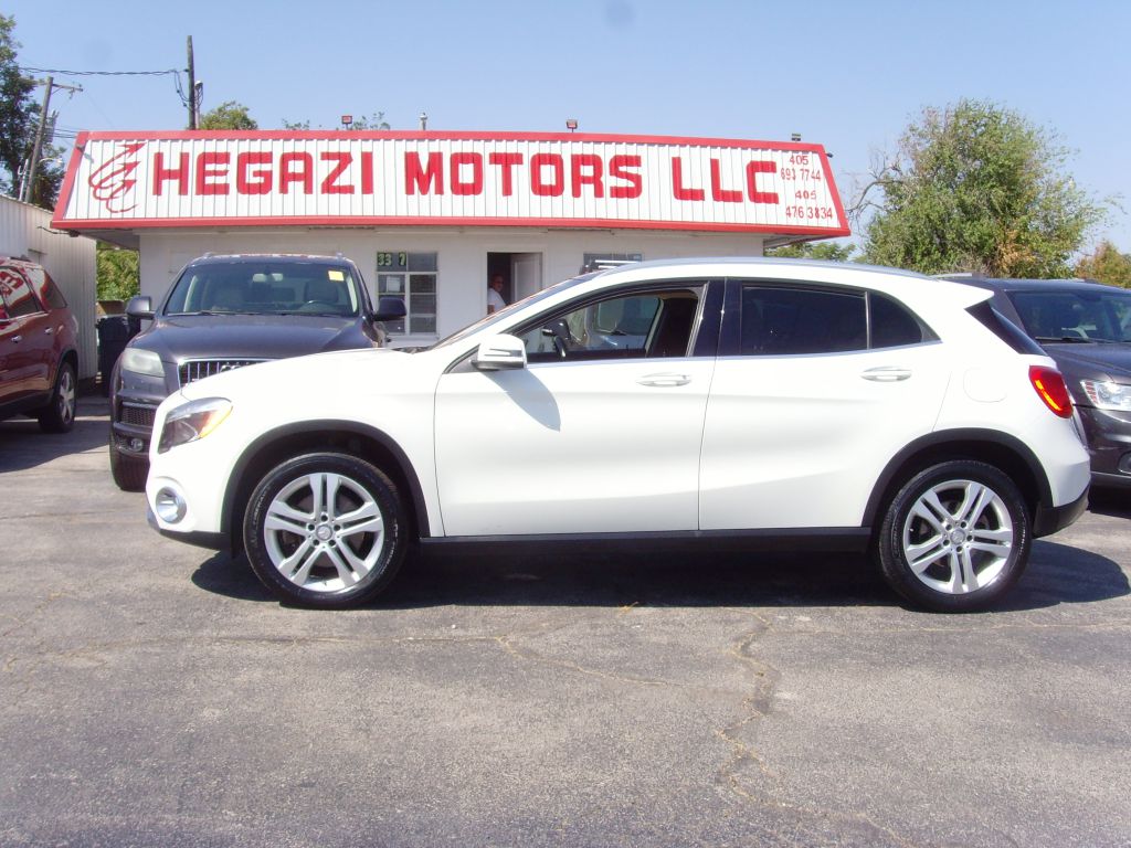 Photo 4 of this MERCEDES-BENZ GLA