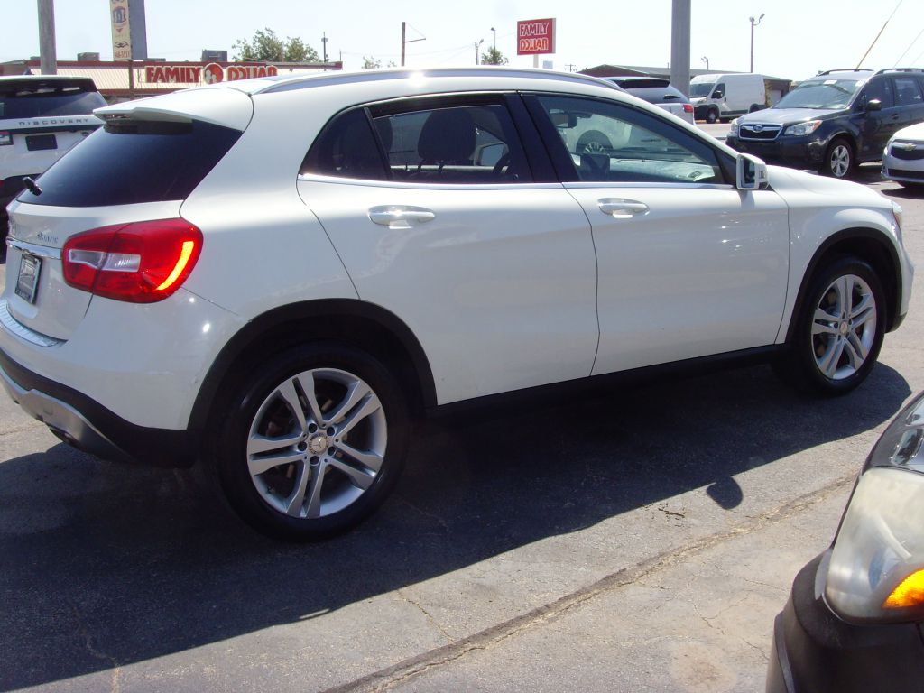 Photo 8 of this MERCEDES-BENZ GLA
