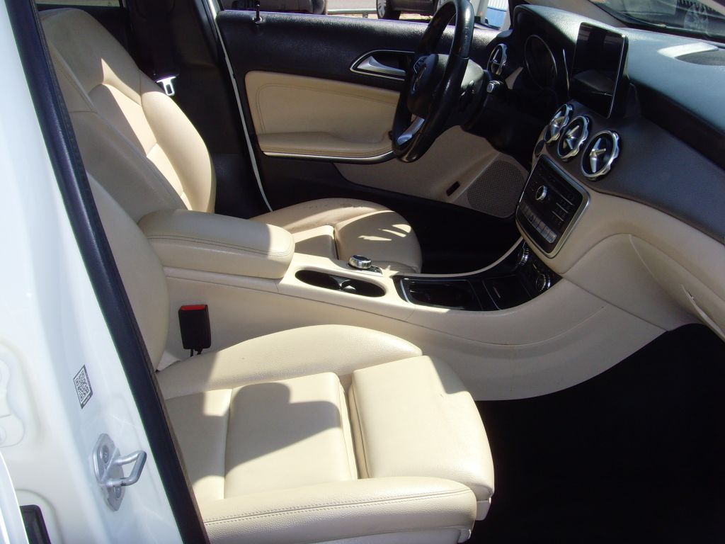 Photo 10 of this MERCEDES-BENZ GLA