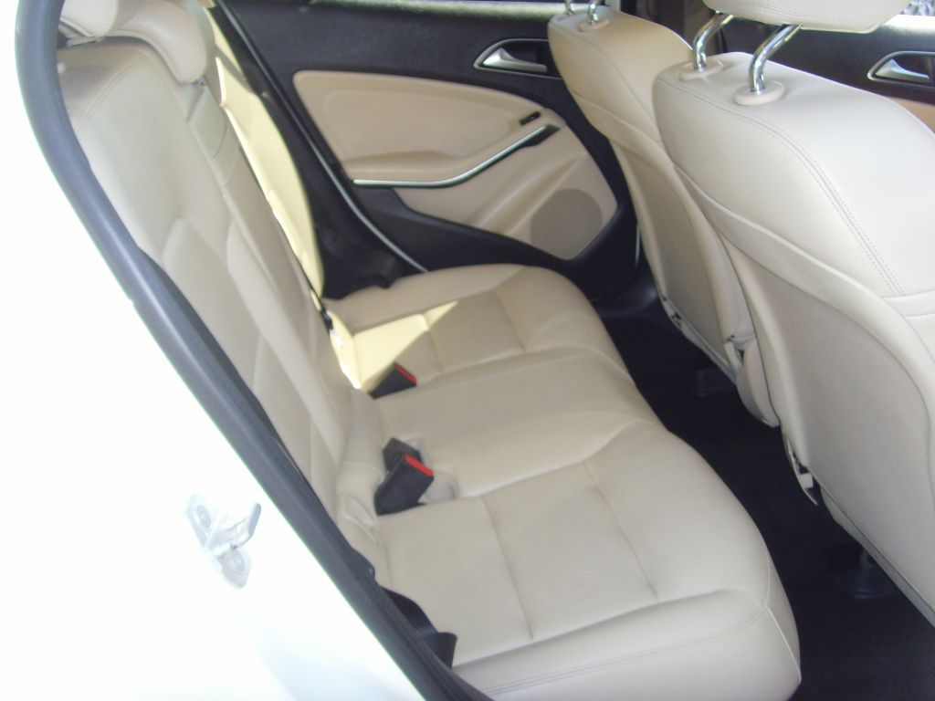 Photo 12 of this MERCEDES-BENZ GLA